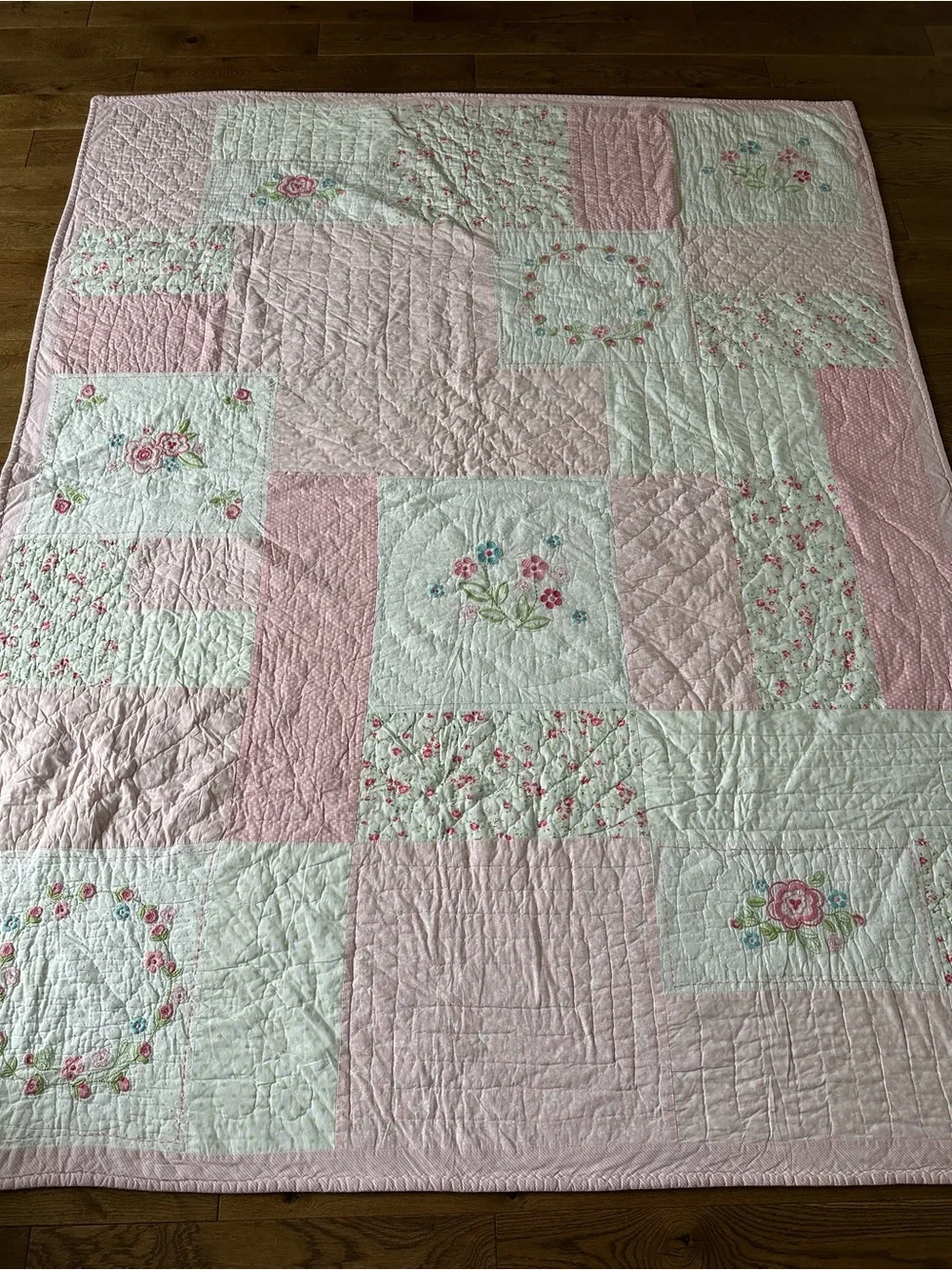Pottery Barn Kids TWIN Size Cotton Quilt Patchwork Embroidered Coverlet Blanket